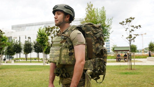 Sistem, askerin tek başına takıp çıkartabileceği son derece kolay giyilebilir şekilde tasarlandı.